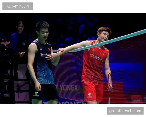 李诗沣场上像钢铁人，场下生活比明星还精致，看那张床照我瞬间怀疑人生